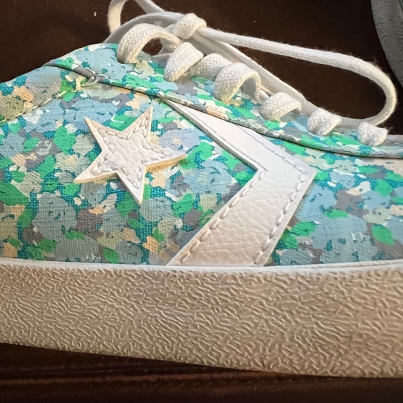 Converse Shoes - Picture 8 of 9